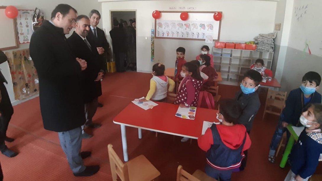 Kaymakamımız Sn. Hasan Hüsnü TÜRKER Doyumalan ilkokulu öğrencileri ile bir araya geldi.