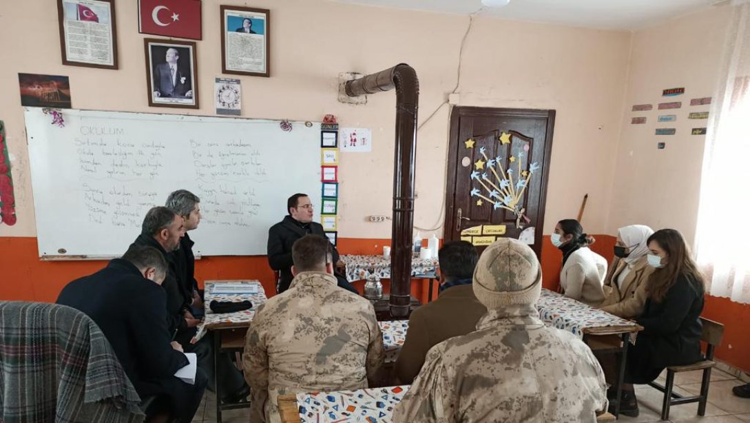 Kaymakamımız Sn. Hasan Hüsnü TÜRKER'in Katılımıyla Yukarı Çilli İlkokulunda Eğitim Toplantısı Yapıldı